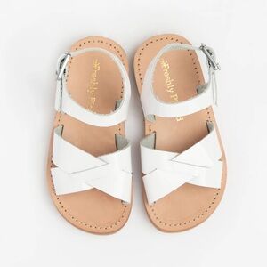 Freshly Picked White Sandals with Cross-Strap Design